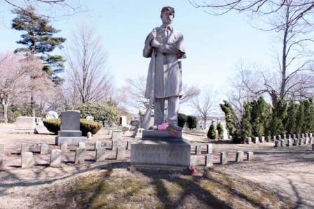 A memorial statue in Cedar Grove Cemetery recalls the leadership and sacrifice of Captain Benjamin Stone, one of more than 1,300 Dorchester men who fought for the Union cause in the Civil War. Stone was killed in action during the Second Battle of Bull Run in 1862. Photo by Leslie Fowle
